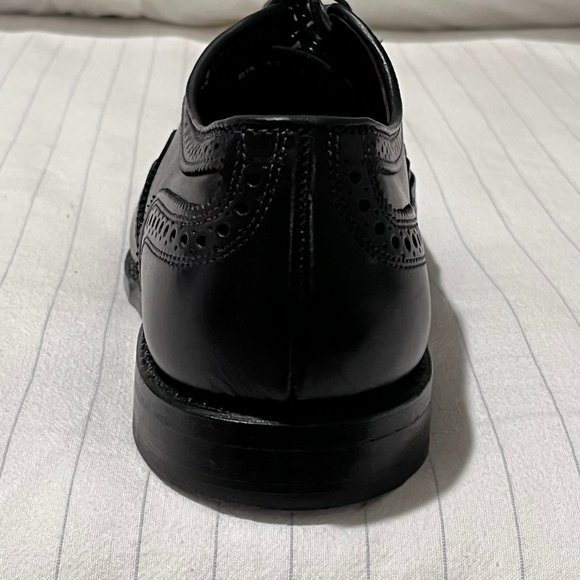 MAKE AN OFFER — Allen Edmonds McAllister Wingtip Oxford Dress Shoe, Size 8.5 EEE